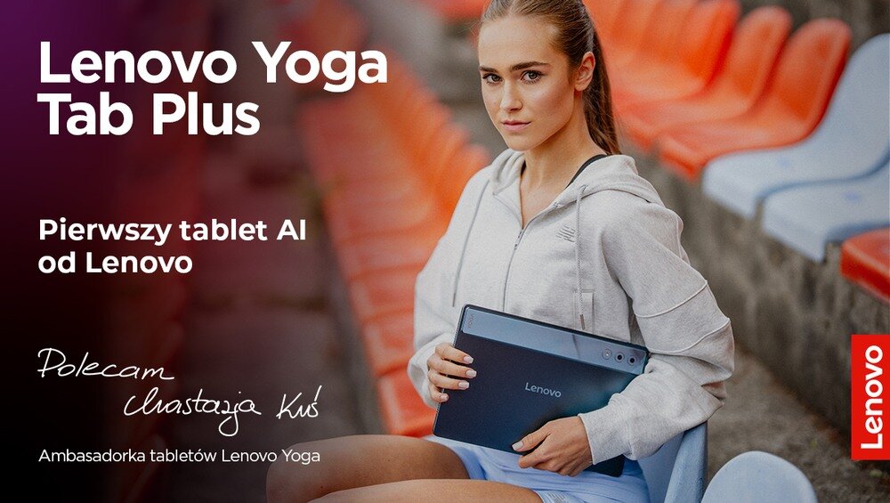 Osoba siedzi na krześle, trzymając tablet Lenovo Yoga Tab Plus. Na obrazie widoczny jest tekst: \'Lenovo Yoga Tab Plus, Pierwszy tablet AI od Lenovo, Polecam, Ambasador tabletów Lenovo Yoga\'.