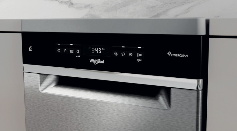 Panel sterowania zmywarki z wyświetlaczem pokazującym czas 3:43 i różnymi ikonami funkcji. Widoczne logo \'Whirlpool\' oraz napis \'PowerClean\'.
