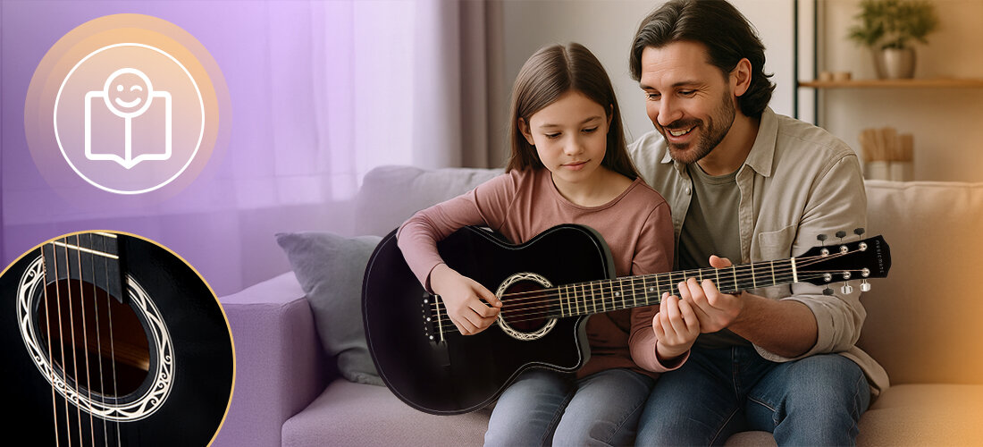Na obrazie widać mężczyznę i dziewczynkę siedzących na kanapie, trzymających czarną gitarę akustyczną. W lewym górnym rogu znajduje się ikona z uśmiechniętą twarzą i książką, a obok zbliżenie na otwór rezonansowy gitary z ozdobnym wzorem.