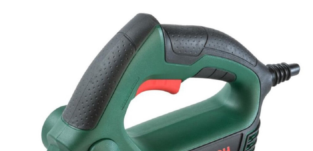 Wyrzynarka BOSCH EasyCut 50 miękka ergonomiczna rękojeść ruch obrotowy łańcucha piły niska emisja drgań silnik o mocy 500 W cięcie w drewnie metalu i tworzywach sztucznych głębokość cięcia w drewnie do 50 mm