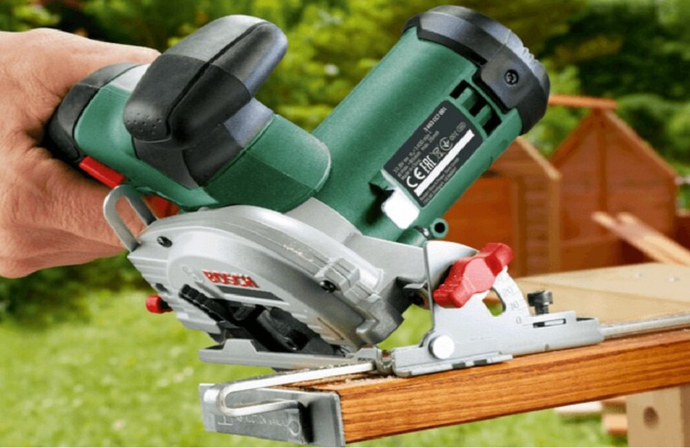 Pilarka tarczowa BOSCH UniversalCirc 12 oświetlenie PowerLight Syneon Chip