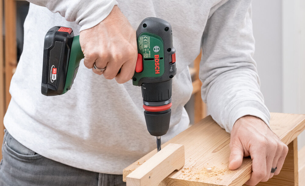 Wiertarko-wkrętarka BOSCH EasyDrill 12 LI 06039B3000 do pracy w drewnie materialach drewnopodobnych stali etalu maksymalna srednica wiercenia do 6 mm