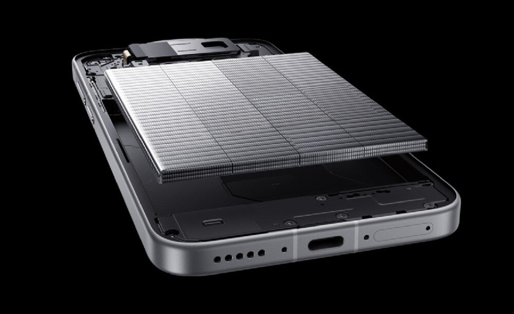 Smartfon VIVO X500 Pro 5G Przekrój smartfona pokazujący płaską baterię umieszczoną we wnętrzu obudowy