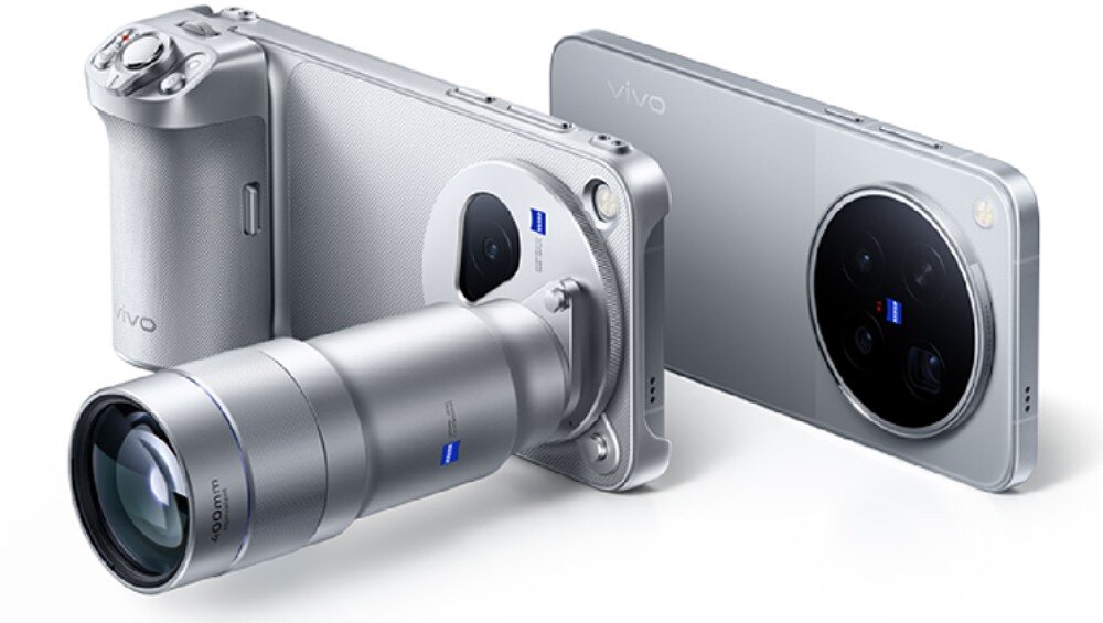 Smartfon VIVO X500 Pro Max Dwa urządzenia mobilne z zaawansowanym modułem fotograficznym, w tym jedno z doczepionym dużym obiektywem i uchwytem z fizycznymi przyciskami