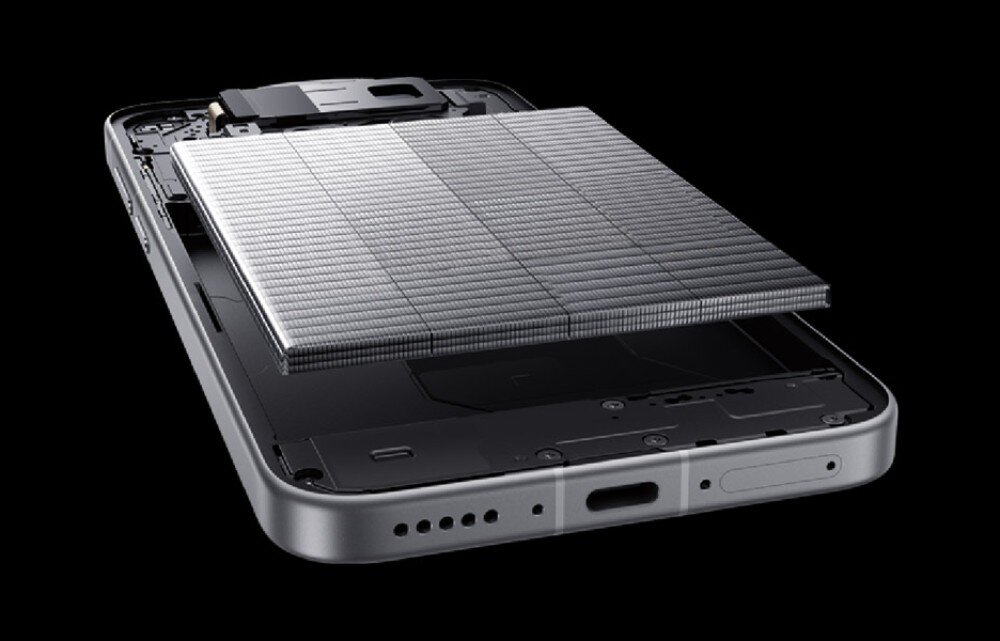 Smartfon VIVO X500 Pro Max Przekrój dolnej części obudowy urządzenia z widocznym złączem USB-C, głośnikiem oraz strukturą wewnętrznej baterii