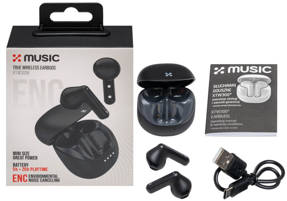 Na obrazie znajduje się zestaw słuchawek dousznych z etui ładującym, opakowanie z logo \'XMUSIC\' oraz instrukcja obsługi. Widoczny jest również kabel USB do ładowania.