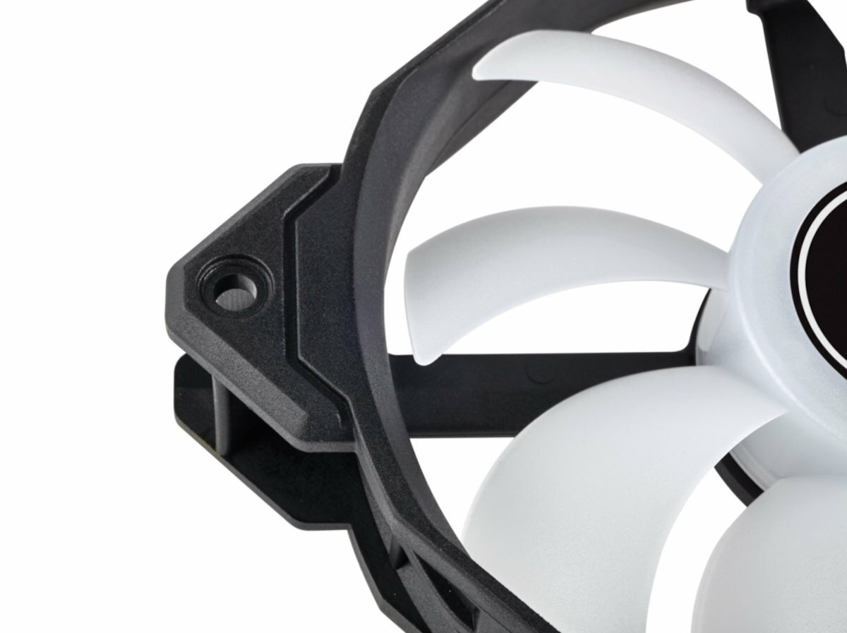 CORSAIR-AF140-LED-skos