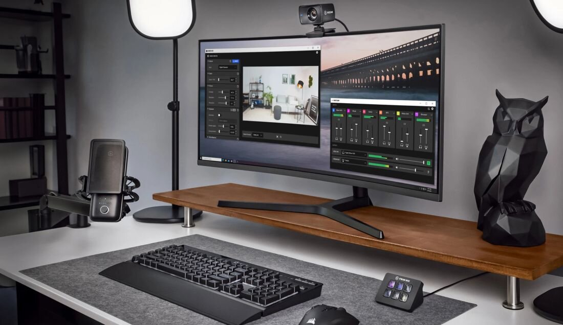 Monitor z oprogramowaniem OBS na ekranie współpracuje z panelem Elgato Stream Deck używanym do zarządzania transmisją wideo - Przewód DC kabel AC z wtyczką EU 