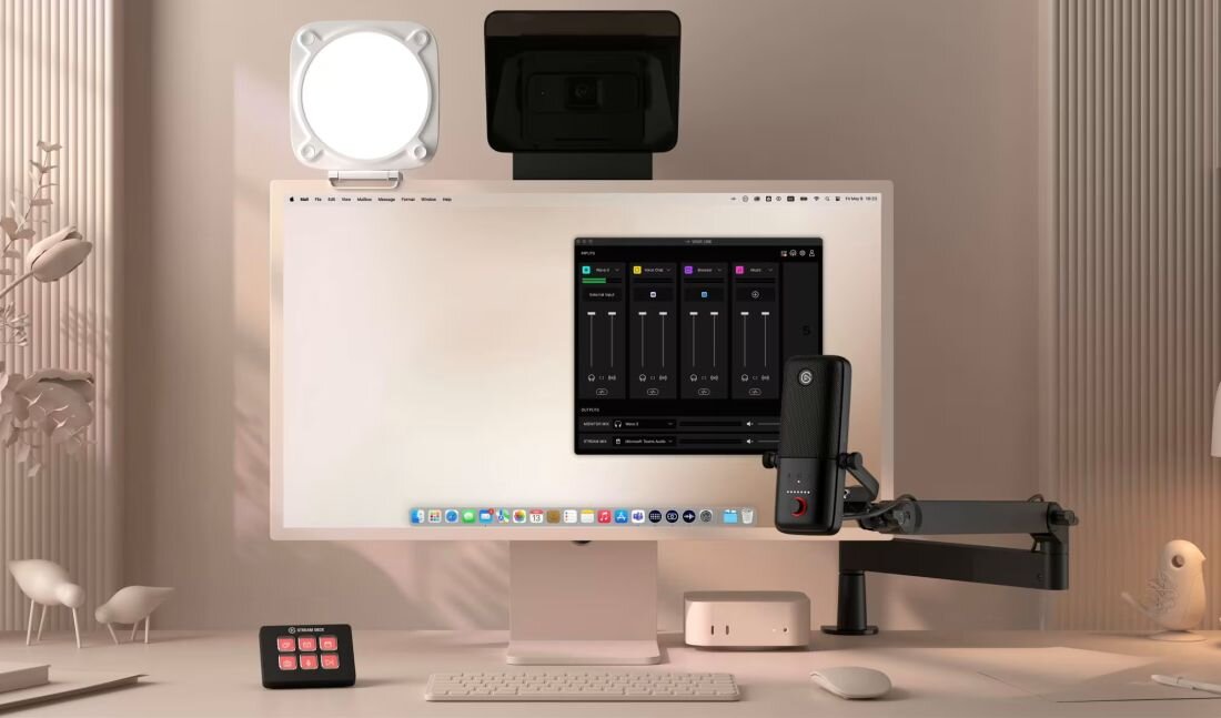 Stanowisko streamera z kolorowym oświetleniem pokazuje panel Elgato Stream Deck obok mikrofonu i klawiatury mechanicznej - wykrywa aktywną aplikację i automatycznie przełącza profil 