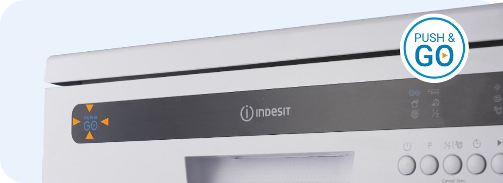 Fragment panelu sterowania zmywarki z widocznym logo \'INDESIT\' oraz przyciskiem \'PUSH & GO\'.