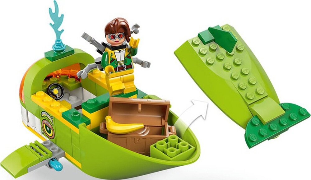 Zestaw LEGO przedstawia zielony podwodny pojazd z otwartym włazem, w którym znajduje się skrzynia ze złotym bananem. Na pojeździe stoi figurka w żółtym stroju z brązowymi włosami i okularami.