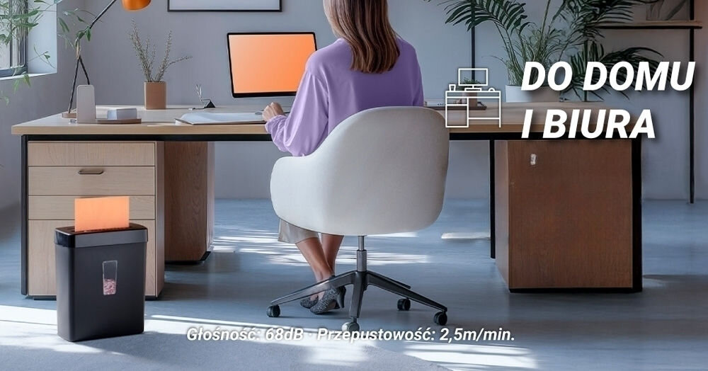 Osoba siedzi przy biurku w nowoczesnym wnętrzu, obok stoi niszczarka z dokumentem w trakcie niszczenia. Na obrazie widoczny jest tekst: \'DO DOMU I BIURA\' oraz \'Głośność: 68dB - Przepustowość: 2,5m/min.\'