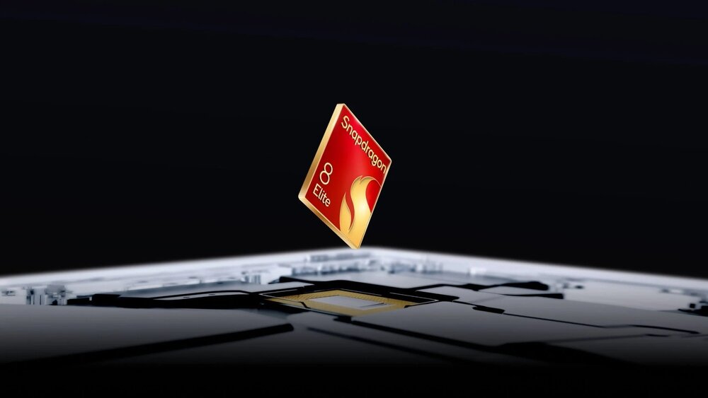 Obraz przedstawia chip z napisem \'Snapdragon 8 Elite\' unoszący się nad powierzchnią urządzenia elektronicznego.