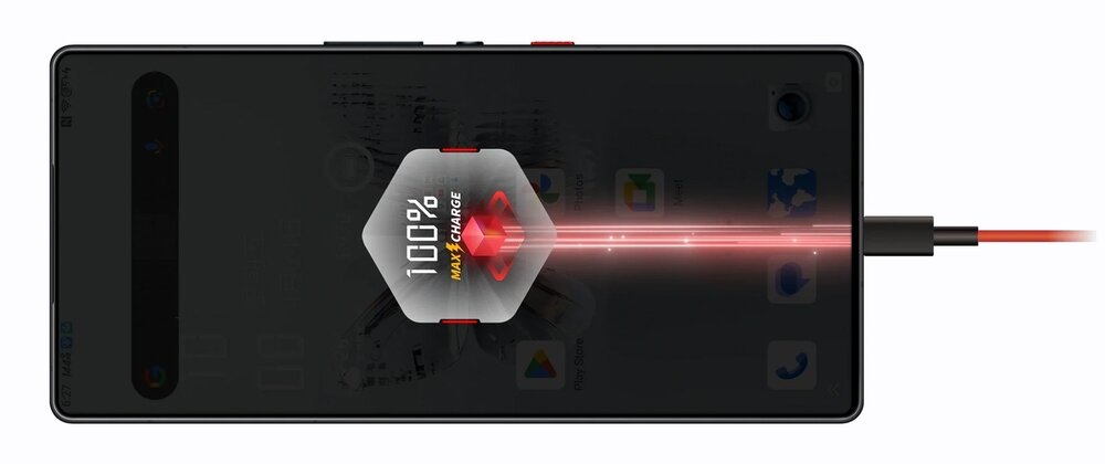 Smartfon z podłączonym kablem ładowania, na ekranie widoczny napis \'100% MAX CHARGE\'.