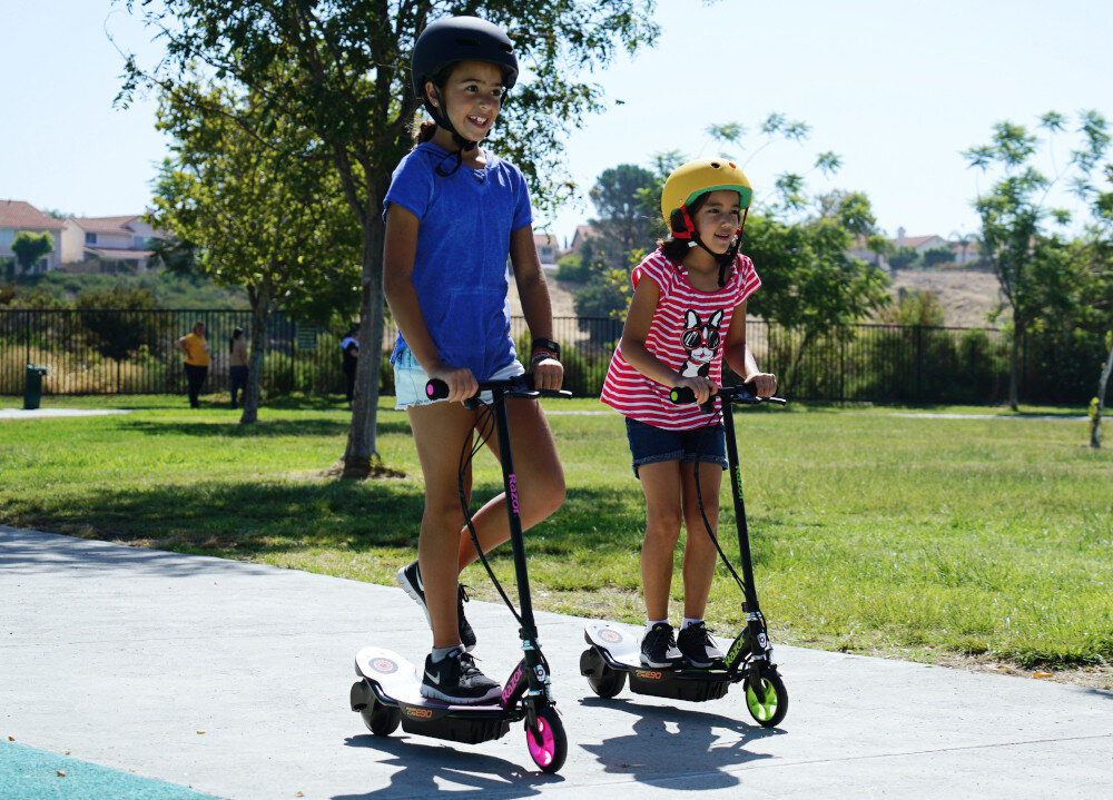 Hulajnoga elektryczna RAZOR Power Core E90 Różowy kierownica wygodne uchwyty antyposlizgowa powloka