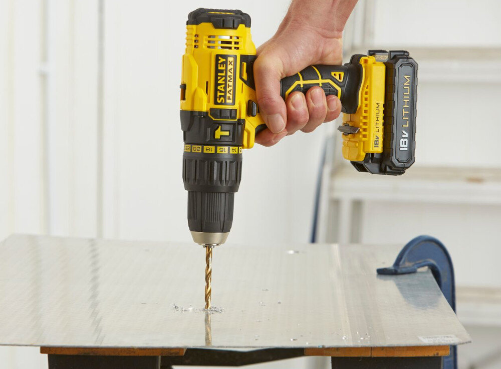 Wiertarko-wkrętarka STANLEY FMC626D2K solidne niezawodne kompaktowe nowoczesny silnik bezszczotkowy duża odporność na przeciążenia prca na niskich obrotach z pełnym momentem obrotowy