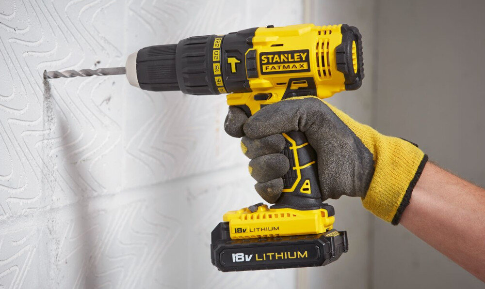 Wiertarko-wkrętarka STANLEY FMC626D2K solidny uchwyt z powłoką antypoślizgową ergonomiczna rękojeść kompaktowa konstrukcja do użytkowania w profesjonalnych warsztatach w warunkach domowych