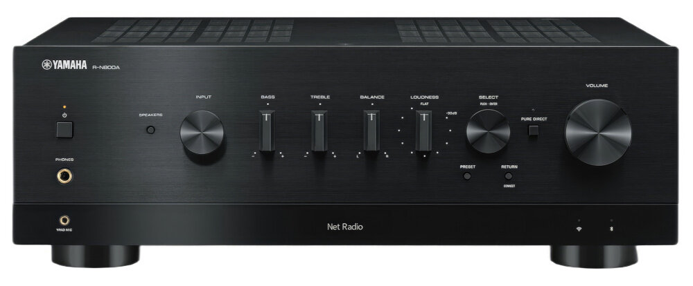 Czarny amplituner stereo z logo Yamaha i oznaczeniem R-N800A. Na panelu przednim znajdują się pokrętła do regulacji dźwięku oraz przyciski z opisami takimi jak \'Net Radio\'.