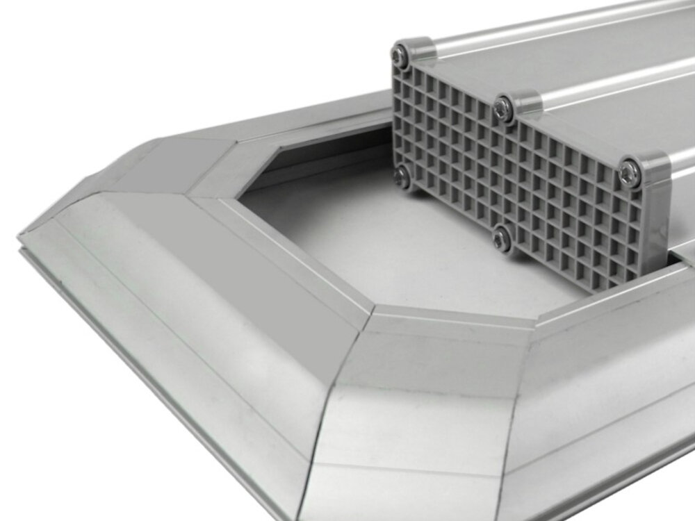 Lampa solarna POWERNEED SSL34 klasa ochrony IP65 pelna odpornosc na pyl i wode wytrzymalosc mechaniczna IK10 ochrona przed uszkodzeniami mechanicznymi zakres temperatury pracy podczas ladowania od 0°C do 45°C podczas swiecenia od -20°C do +60°C