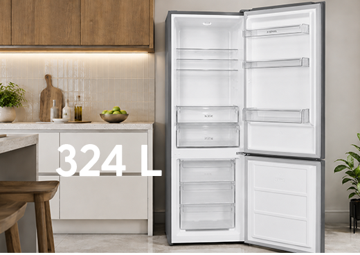 Otwarta lodówka z widocznymi półkami i szufladami, obok której znajduje się kuchnia z blatem i szafkami. Na obrazie widoczny jest napis \'324 L\'.