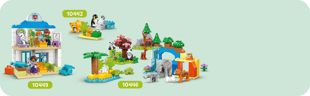 Na obrazku znajdują się zestawy LEGO z serii DUPLO, przedstawiające różne sceny z życia zwierząt i ludzi. Widoczne są numery zestawów: 10449, 10442 i 10446.