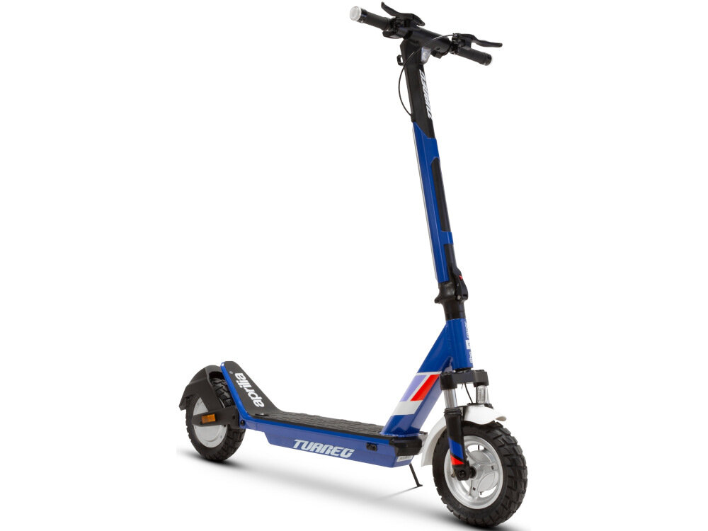 Granatowa hulajnoga elektryczna z napisem \'Tuareg\' na podeście i \'aprilia\' na błotniku. Posiada amortyzację i duże, terenowe opony.