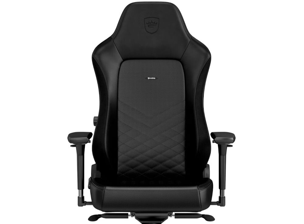 Fotel NOBLECHAIRS Hero Czarny prezentacja fotela na białym tle od przodu jeden z większych szerokie siedzisko podwyższone oparcie zwiększona powierzchnia podłokietników przestrzeń wygoda