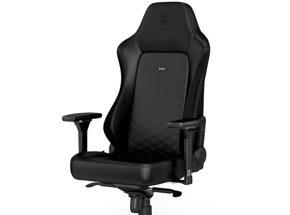Fotel NOBLECHAIRS Hero Czarny prezentacja fotela od przodu pod kątem na białym tle zagłówek z pianką memory, ergonomiczne podparcie szyi