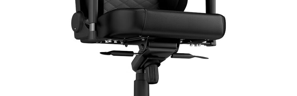 Fotel NOBLECHAIRS Hero Czarny zbliżenie na podstawę na białym tle aluminiowa podstawa pięcioramienna, stabilność i trwałość