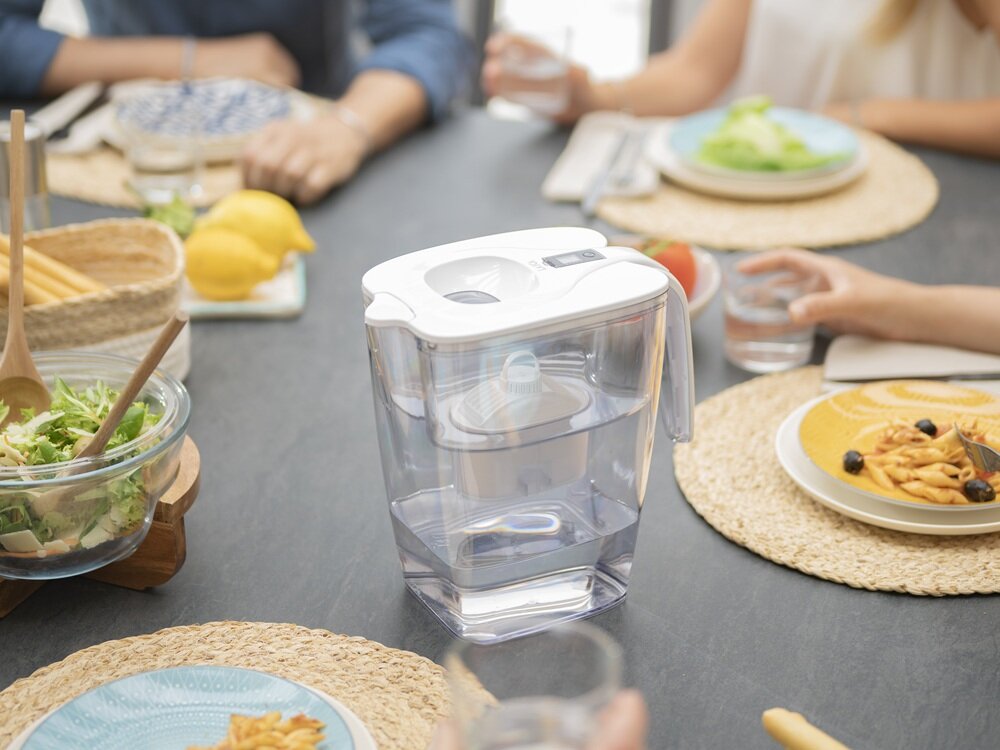 Dzbanek filtrujący LAICA Big Milano J81AA Biały jeden filtr na 150 litrów wody lub na miesiąc, stała skuteczność, przypomnienie o wymianie filtra