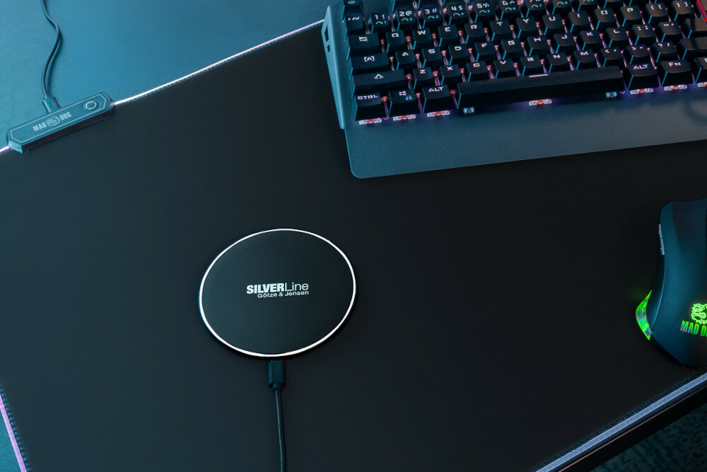 Ładowarka indukcyjna GÖTZE & JENSEN QIWC10WQC3-K Silver Line Czarny widok 2 ogólny przód