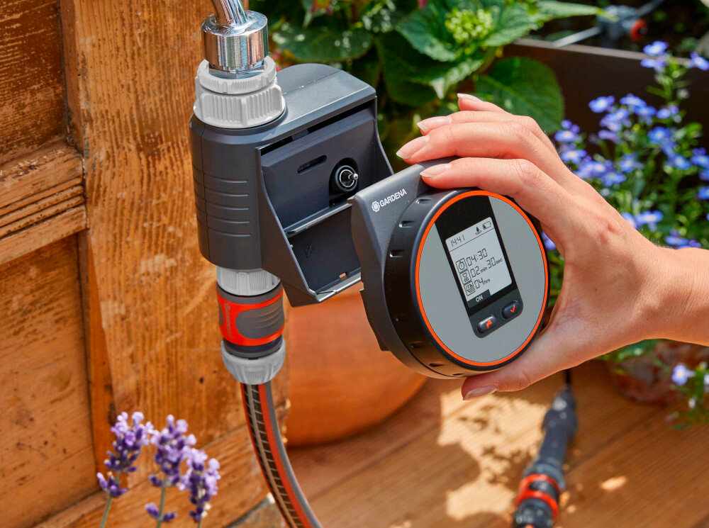 Sterownik nawadniania GARDENA Select 01891-29 czytelny wyswietlacz LCD obrotowy rpzelacznik z przyciskiem akceptacji opcja blokady mozna odlaczyc od urzadzenia
