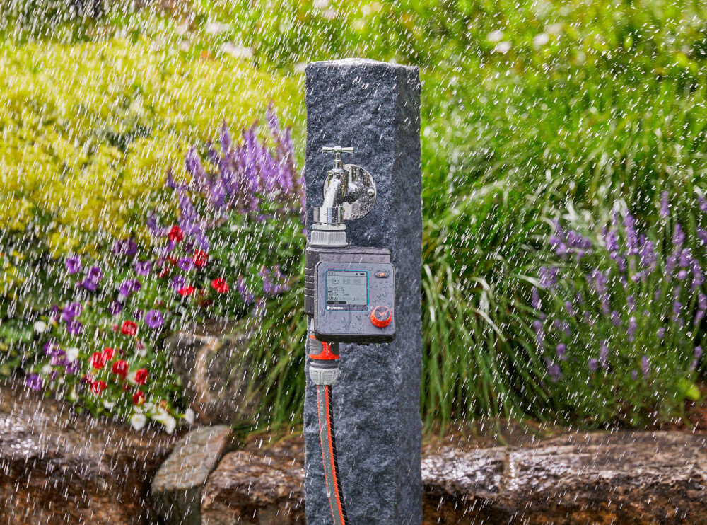 Sterownik nawadniania GARDENA Select 01891-29 cisnienie w zakresie od 0,5 do 12 bar wskaznik poziomu rozladowania baterii podlaczenie bezposrednio pod kran praca w temperaturach od 5°C do 50°C