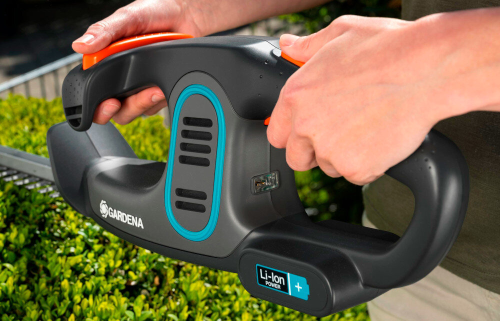 Nożyce do żywopłotu GARDENA EasyCut Li 9836-20 akumulatorowe korpus dobrze wywazony wygodna praca dwa uchwyty typu ErgoTec precyzyjne ciecie antyposlizgowy material bezpieczna praca