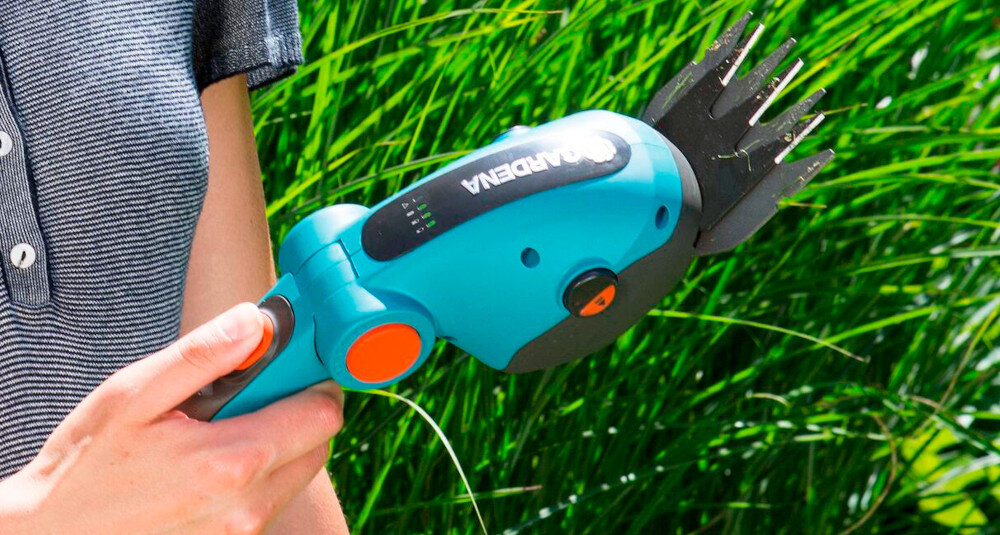 Nożyce do trawy GARDENA ComfortCut 9856-20 akumulatorowe wbudowany akumulator litowo-jonowy 3,6 V pojemnosc 3,0 Ah czas ladoania okolo 3,5 godziny duza moc latwa obsluga ladowarka sieciowa ledowy wskaznik naladowania czas pracy okolo 80 minut