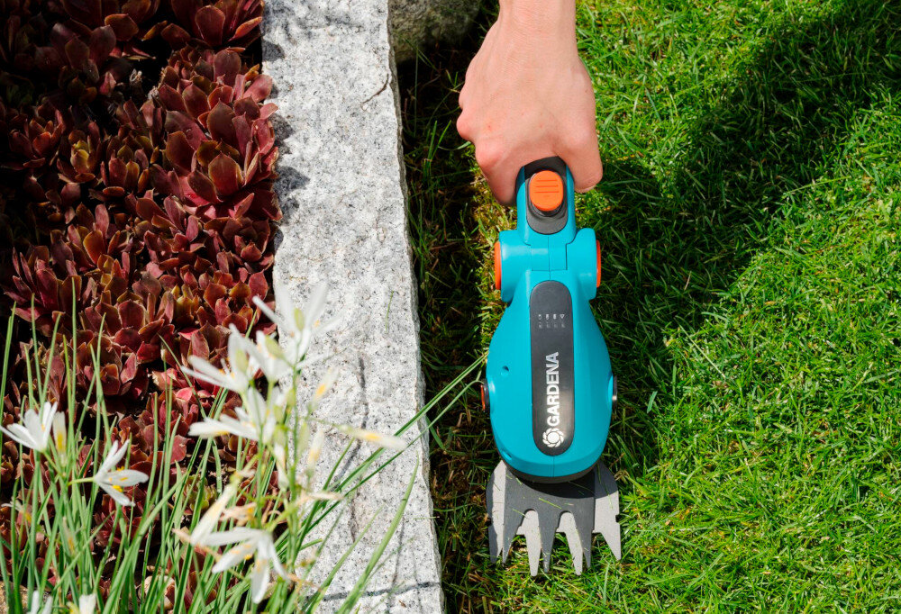 Nożyce do trawy GARDENA ComfortCut 9858-20 akumulatorowe do drobnych kosmetycznych poprawek w ogrodzie do przycinania brzegow trawnika niewielkich krzewow zwarta konstrukcja prosty sposob pracy
