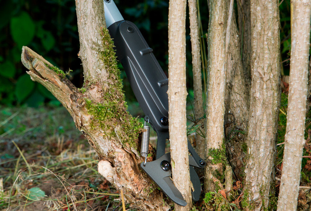 Sekator ręczny GARDENA 12010-20 ogród drzewa krzewy sekator tnie gałęzie zintegrowana dwustopniowa przekładnia przełożenie 1:12 przecinanie grubszych pędów tryb 1:6 szybkie cięcie cienkich gałązek zwiększa siłę nacisku redukuje zmęczenie użytkownika