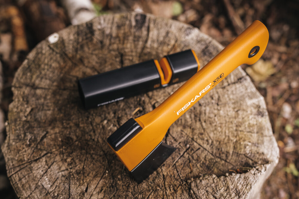 Ostrzałka FISKARS Xsharp 1000601 wymiary dlugosc 16,5 cm szeokosc 3,7 cm dbanie o narzedzia komfort pracy ostrosc niezawodnosc