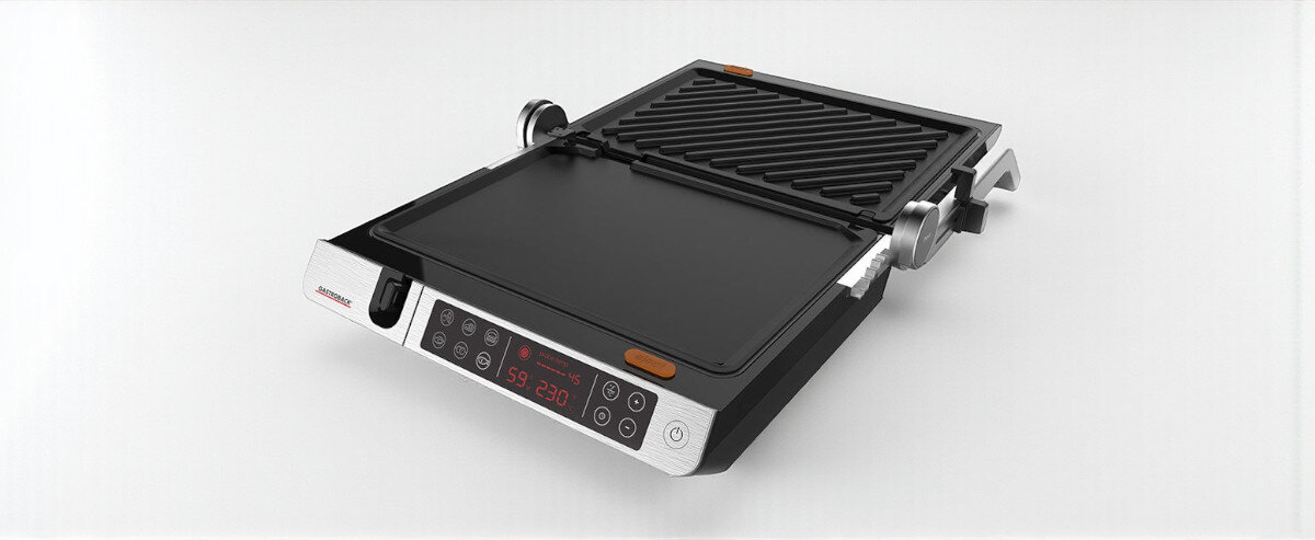 Grill elektryczny GASTROBACK 42539, funkcja, kąt, składanie, podstawa, na białym tle grill z rozstawem 180 stopni frontem prawo skos