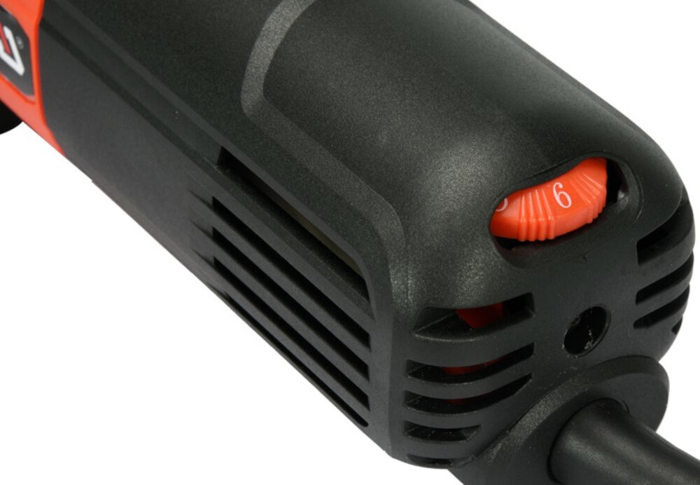 Szlifierka kątowa YATO YT-82101 zbliżenie na pokrętło do regulacji prędkości zdjęcie na białym tle silnik szczotkowy o mocy 1100 W stabilna i wydajna praca w różnych warunkach 6-stopniowa regulacja prędkości w zakresie od 3000 do 12000 obr./min dostosowanie tempa pracy do obrabianego materiału bezpieczne i efektywne szlifowanie