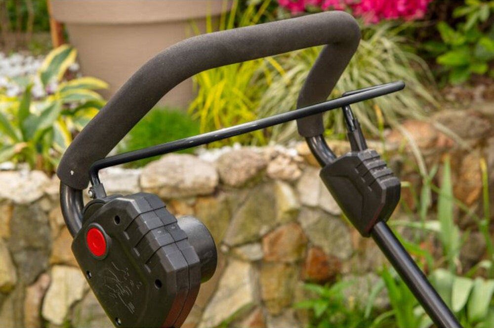 Kosiarka elektryczna VERTO 52G574 1600W rękojeść ergonomiczna z uchwytem na kabel miękkie wykończenie włącznik z zabezpieczeniem przed przypadkowym włączeniem