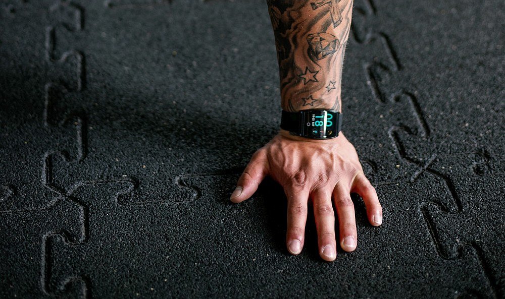 Smartwatch GARETT Sport 22 wytrzymałość odporność wodoszczelność wodoodporność certyfikat ip67 szczelność pył kurz obudowa koperta 