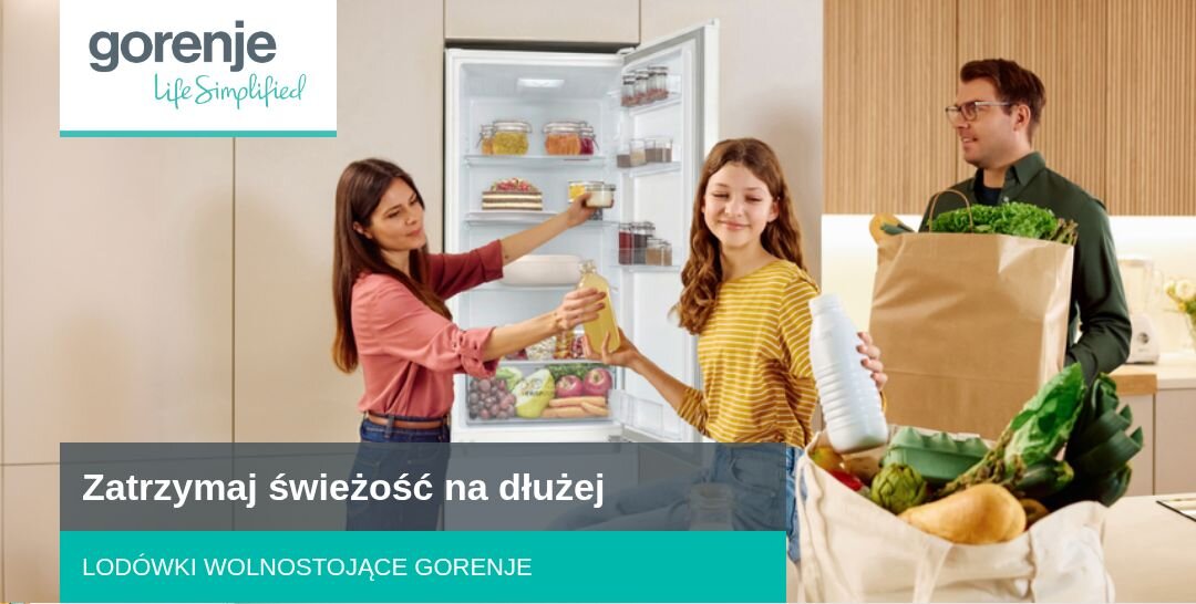 Na obrazie widoczna jest otwarta lodówka z różnymi produktami spożywczymi, a obok niej dwie osoby. Na dole znajduje się napis: \'Zatrzymaj świeżość na dłużej LODÓWKI WOLNOSTOJĄCE GORENJE\'.