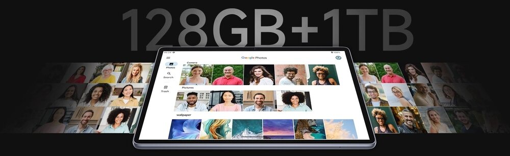 Na obrazie widoczny jest tablet z wyświetlonymi zdjęciami w aplikacji Google Photos. W tle znajduje się duży napis \'128GB+1TB\'.