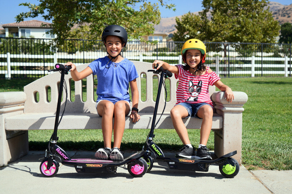 Hulajnoga elektryczna RAZOR Power Core E90 Zielony maksymalna stabilnosc komfort jazdy najwyzsze standardy bezpieczenstwa i produkcji konstrukcja ze stali i wysokiej jakosci tworzyw sztucznych duza wytrymalosc trwalosc