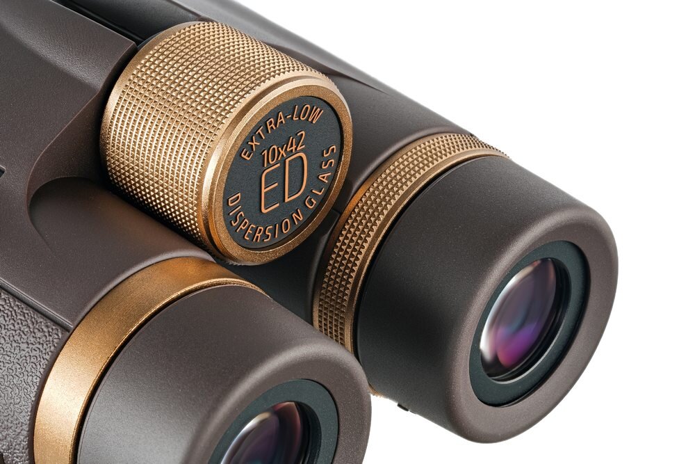 Lornetka LEVENHUK Vegas ED 10x42 Antypoślizgowa powierzchnia korpusu może być zamontowana na statywie 