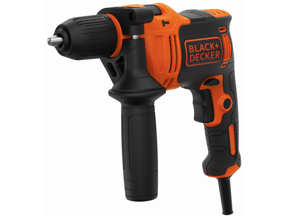 Wiertarka udarowa BLACK&DECKER BEH710-QS wiertarka na białym tle widoczna od przodu pod skosem w wysokiej jakości bezkluczykowy uchwyt wiertarski o średnicy 13 mm wymiana osprzętu bez potrzeby używania dodatkowych narzędzi funkcja blokady obrotów wrzeciona bezpieczeństwo pracy