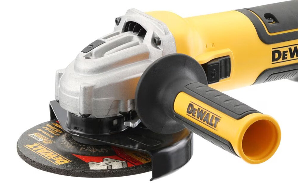 Szlifierka kątowa DEWALT DWE4357-QS ergonomiczna rękojeść pokryta tworzywem antypoślizgowym antywibracyjna rękojeść boczna niewielka masa waga 2,3 kg
