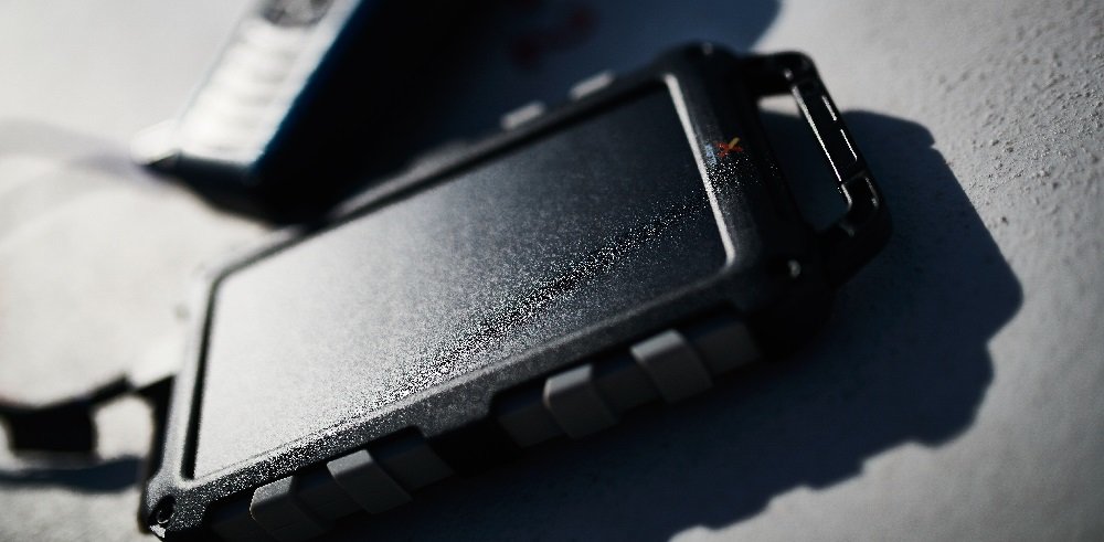 Powerbank XTORM Solar Charger Robust 10000 mAh widok noc ładowanie SOS