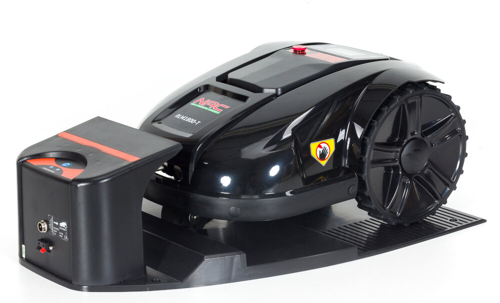 Robot koszący NAC RLM1800-T autoladowanie stacja dokujaca